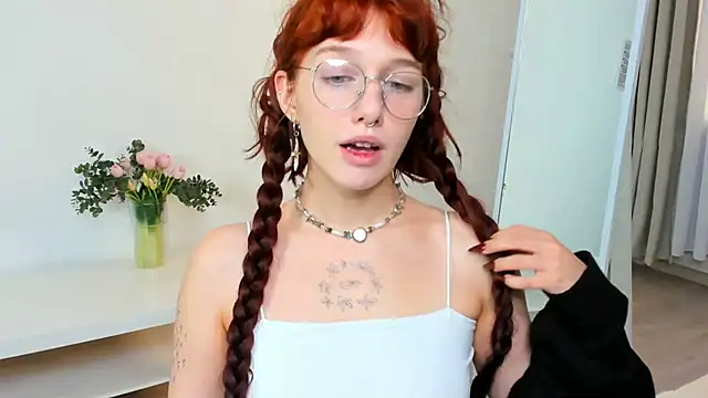 LeelooYolo online show from November 9, 10:35 am