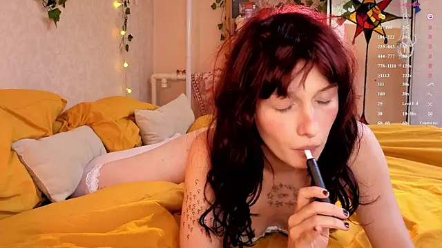 LeelooYolo online show from June 19, 6:23 pm
