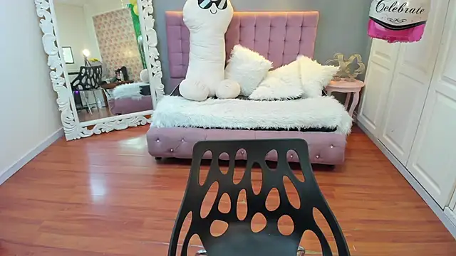 Tammy parker  online show from October 2, 4:30 am