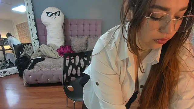 Tammy parker  online show from November 24, 4:29 pm