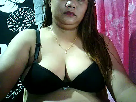 Snapshot of yuana25 chatting on May 21, 8:43 am yuana25 online show from May 21, 8:43 am