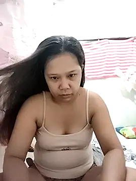 Snapshot of Darkbeuaty_26 chatting on November 6, 8:21 pm Darkbeuaty 26 online show from November 6, 8:21 pm