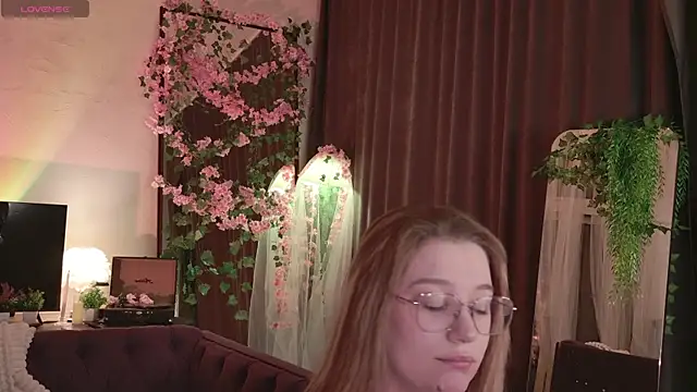 Snapshot of Morvelyn chatting on May 20, 6:25 pm Morvelyn online show from May 20, 6:25 pm