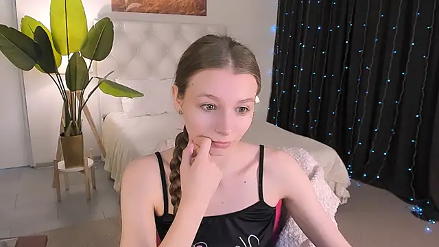 JulieDaniel online show from April 28, 4:17 am
