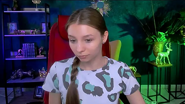 Snapshot of JulieDaniel chatting on May 27, 4:20 am JulieDaniel online show from May 27, 4:20 am