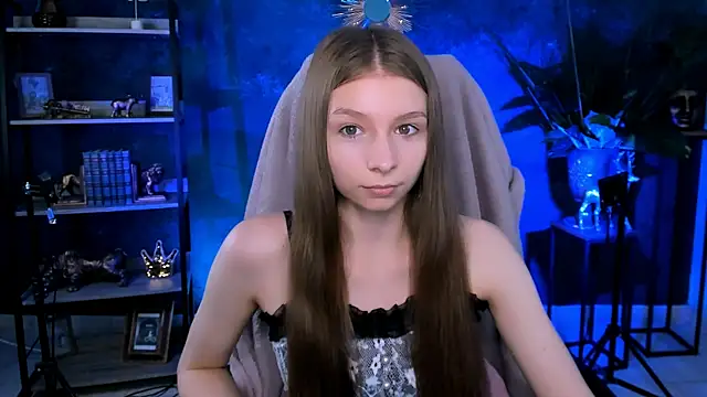 Snapshot of JulieDaniel chatting on June 18, 4:13 am JulieDaniel online show from June 18, 4:13 am