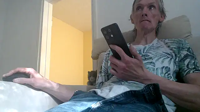 Snapshot of k74robert chatting on October 26, 12:22 pm k74robert online show from October 26, 12:22 pm