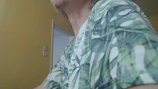 Snapshot of k74robert chatting on November 15, 2:02 pm k74robert online show from November 15, 2:02 pm