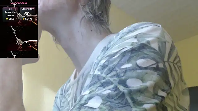 Snapshot of k74robert chatting on November 16, 9:59 am k74robert online show from November 16, 9:59 am