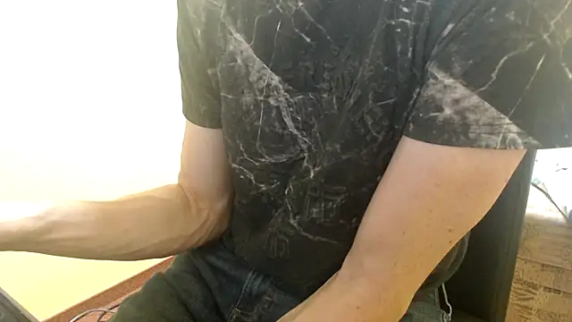 Snapshot of k74robert chatting on November 21, 1:43 pm k74robert online show from November 21, 1:43 pm