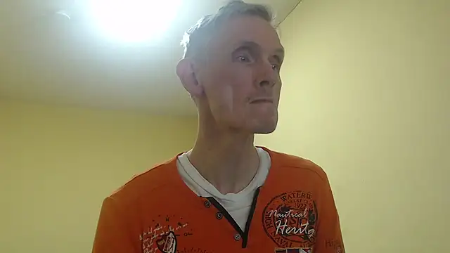 Snapshot of k74robert chatting on December 5, 2:03 pm k74robert online show from December 5, 2:03 pm