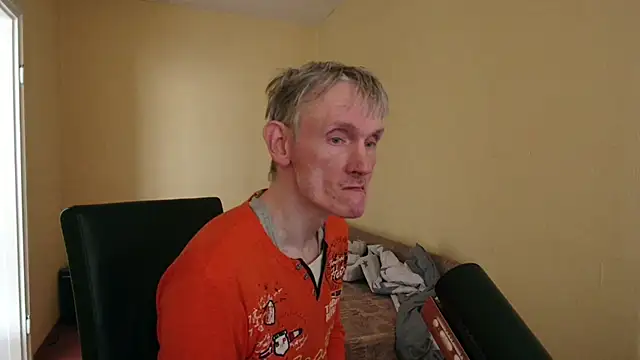 Snapshot of k74robert chatting on February 8, 12:19 pm k74robert online show from February 8, 12:19 pm