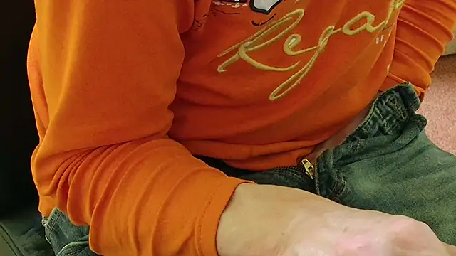 Snapshot of k74robert chatting on February 26, 9:47 pm k74robert online show from February 26, 9:47 pm