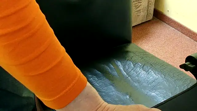 Snapshot of k74robert chatting on April 10, 1:38 pm k74robert online show from April 10, 1:38 pm