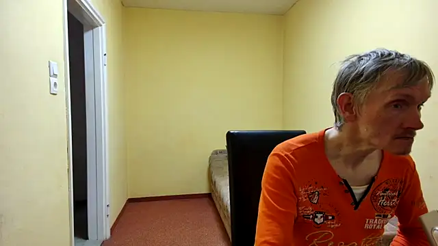 Snapshot of k74robert chatting on April 12, 1:16 pm k74robert online show from April 12, 1:16 pm