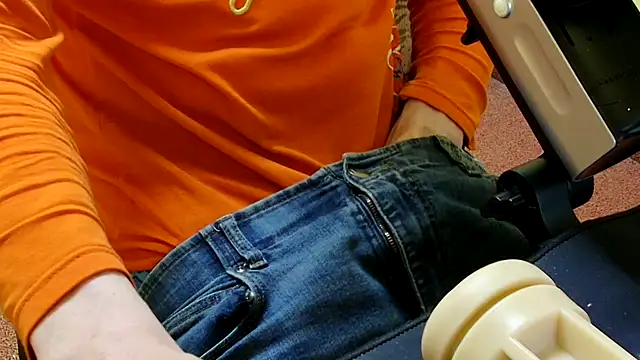 Snapshot of k74robert chatting on April 14, 6:58 pm k74robert online show from April 14, 6:58 pm