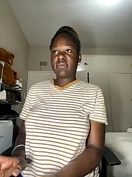 DarkBerryDiamond255 online show from October 20, 7:36 pm