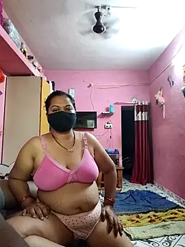 Snapshot of biggbobbsgirl chatting on April 9, 2:55 am biggbobbsgirl online show from April 9, 2:55 am