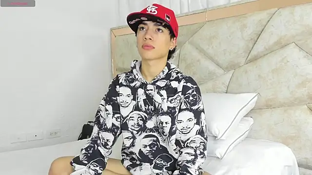 Snapshot of Thiago_Divine_ chatting on September 18, 1:35 pm Thiago Divine  online show from September 18, 1:35 pm