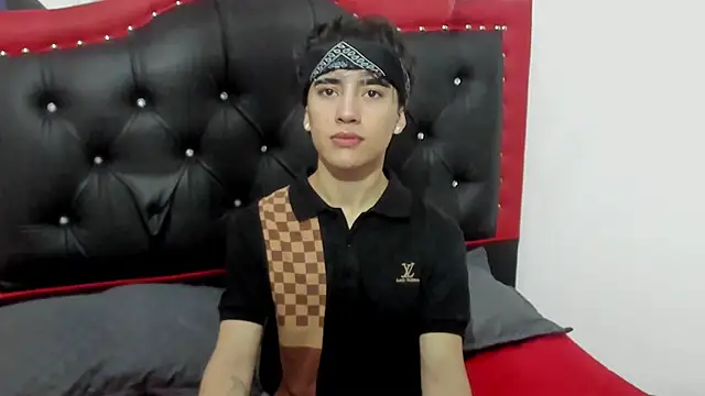 Snapshot of Thiago_Divine_ chatting on October 20, 8:53 pm Thiago Divine  online show from October 20, 8:53 pm