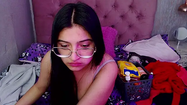 Snapshot of laurenelove chatting on September 10, 2:11 am laurenelove online show from September 10, 2:11 am
