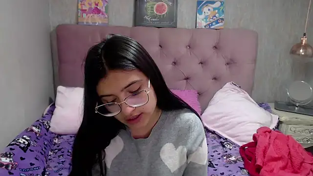 Snapshot of laurenelove chatting on September 12, 2:44 am laurenelove online show from September 12, 2:44 am