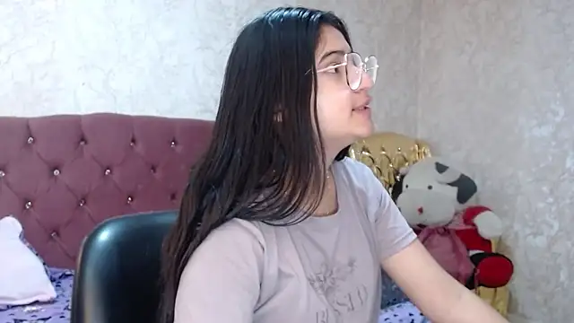 Snapshot of laurenelove chatting on September 18, 2:35 am laurenelove online show from September 18, 2:35 am