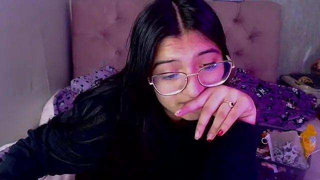 Snapshot of laurenelove chatting on September 23, 3:42 am laurenelove online show from September 23, 3:42 am