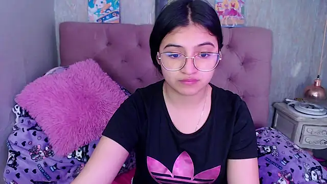 Snapshot of laurenelove chatting on October 5, 3:27 am laurenelove online show from October 5, 3:27 am