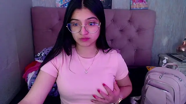 Snapshot of laurenelove chatting on October 8, 2:20 am laurenelove online show from October 8, 2:20 am