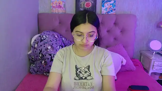 Snapshot of laurenelove chatting on October 15, 3:06 am laurenelove online show from October 15, 3:06 am