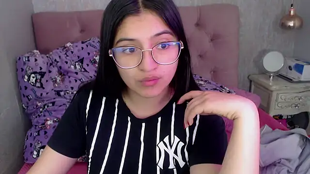 Snapshot of laurenelove chatting on October 20, 3:40 am laurenelove online show from October 20, 3:40 am