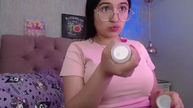 Snapshot of laurenelove chatting on October 21, 3:51 am laurenelove online show from October 21, 3:51 am