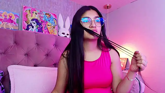 laurenelove online show from February 12, 6:19 am