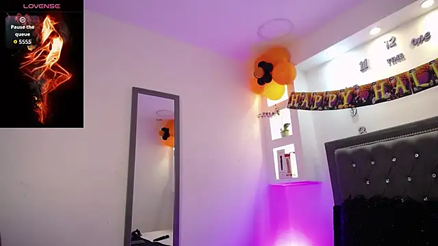 Snapshot of MelissaRhodes chatting on October 13, 1:11 pm MelissaRhodes online show from October 13, 1:11 pm