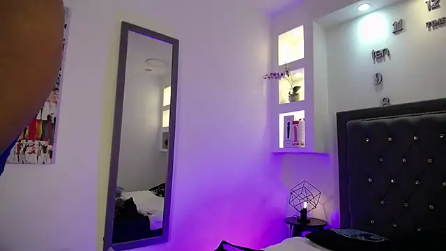 Snapshot of MelissaRhodes chatting on November 3, 8:43 pm MelissaRhodes online show from November 3, 8:43 pm