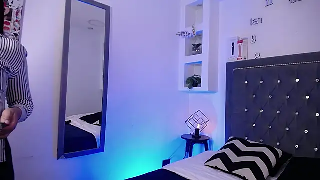 Snapshot of MelissaRhodes chatting on December 2, 8:59 pm MelissaRhodes online show from December 2, 8:59 pm