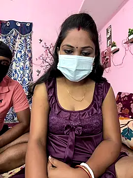 Snapshot of Lovlycouple1 chatting on January 7, 5:15 pm Lovlycouple1 online show from January 7, 5:15 pm