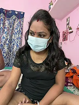 Snapshot of Lovlycouple1 chatting on February 6, 3:22 am Lovlycouple1 online show from February 6, 3:22 am