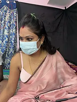 Snapshot of Lovlycouple1 chatting on February 8, 5:49 pm Lovlycouple1 online show from February 8, 5:49 pm