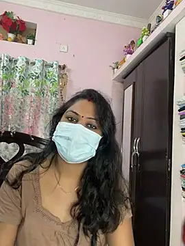 Snapshot of Lovlycouple1 chatting on February 13, 5:47 am Lovlycouple1 online show from February 13, 5:47 am