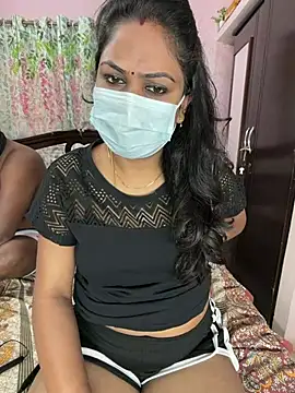 Snapshot of Lovlycouple1 chatting on February 18, 3:13 am Lovlycouple1 online show from February 18, 3:13 am