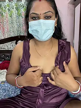 Snapshot of Lovlycouple1 chatting on March 10, 6:18 am Lovlycouple1 online show from March 10, 6:18 am