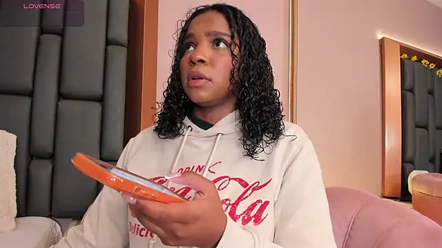 LisaMendez online show from December 3, 4:31 am