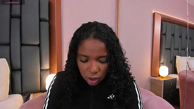 LisaMendez online show from February 4, 4:07 am