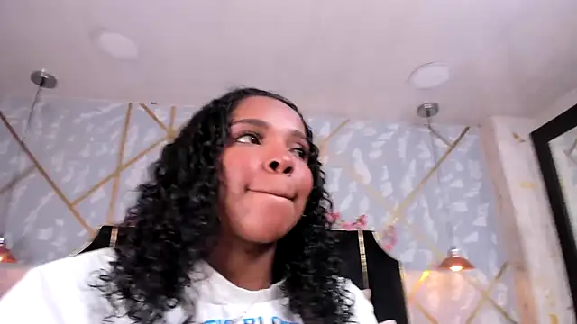 LisaMendez online show from May 1, 3:44 am