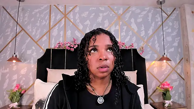 Snapshot of LisaMendez chatting on May 3, 4:18 am LisaMendez online show from May 3, 4:18 am