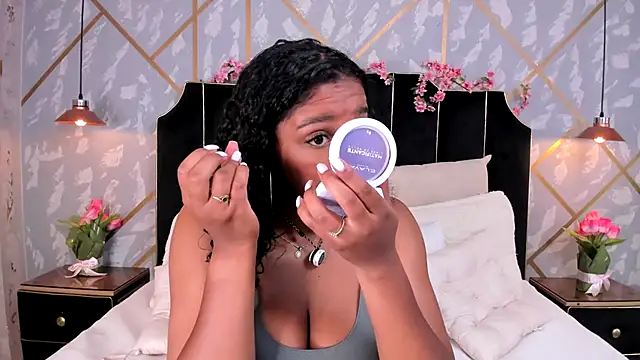 Snapshot of LisaMendez chatting on May 5, 3:47 am LisaMendez online show from May 5, 3:47 am