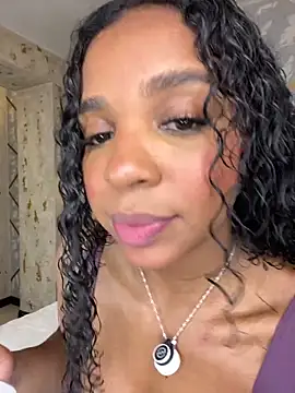 Snapshot of LisaMendez chatting on May 20, 12:17 am LisaMendez online show from May 20, 12:17 am