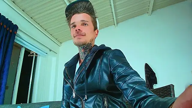 Snapshot of Gold_Loyal77 chatting on September 14, 4:11 am Gold Loyal77 online show from September 14, 4:11 am